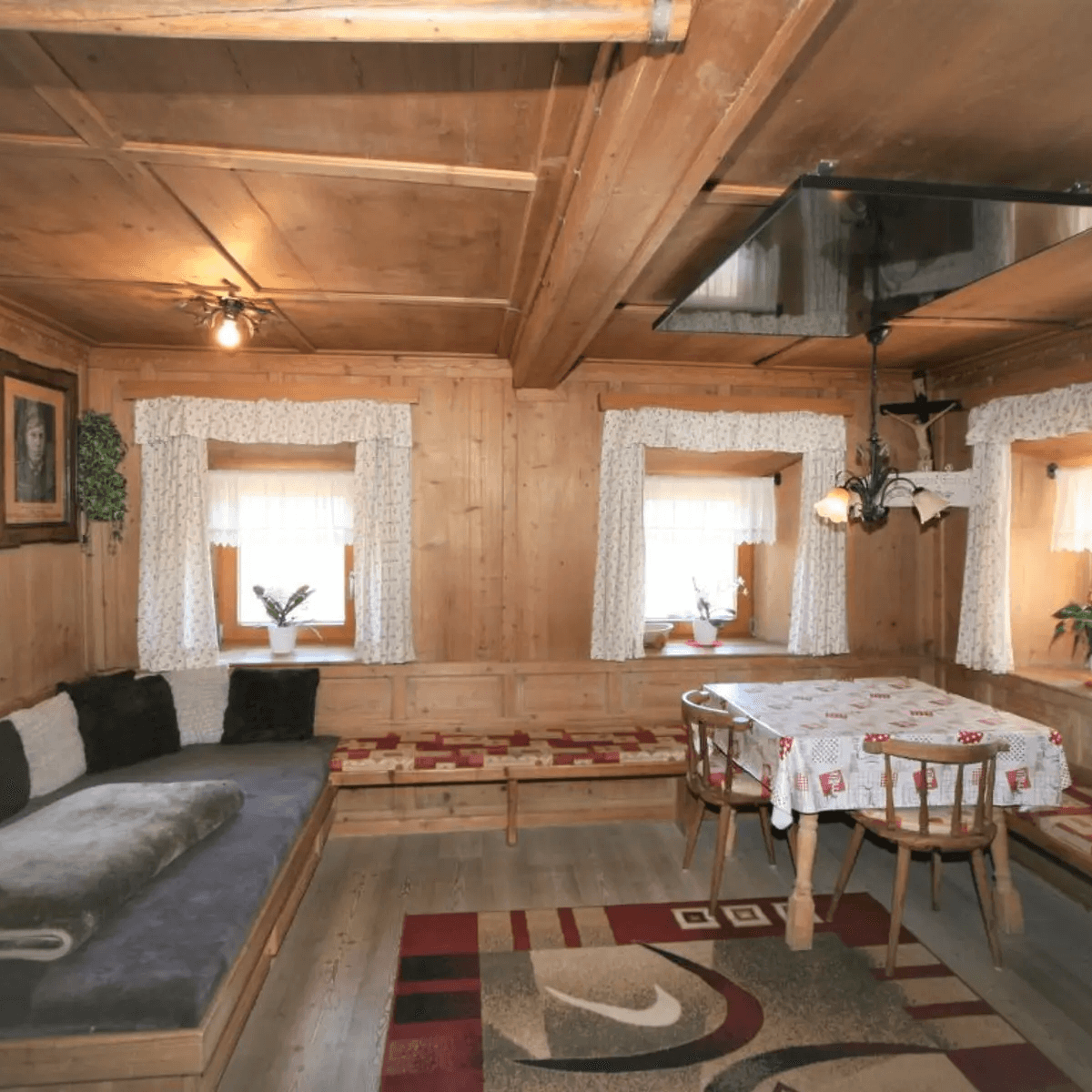 tr_h-1200_w-1600_pr-true_fo-auto_2_dl4alo