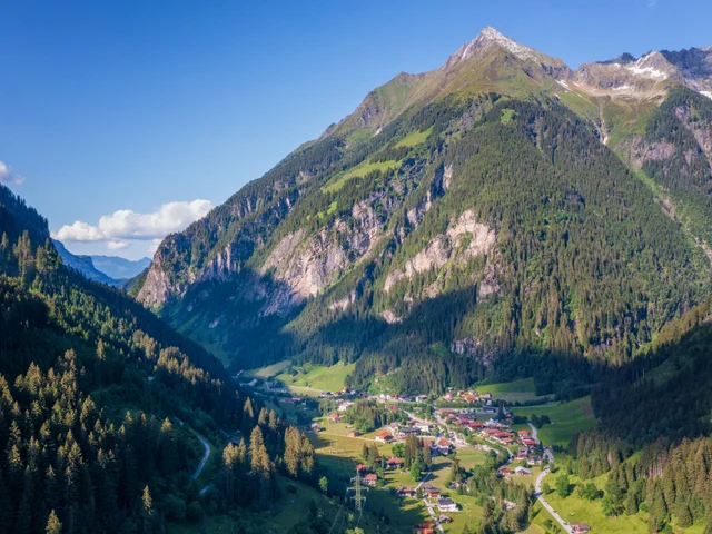Ginzling im Zillertal mit Bergpanorama