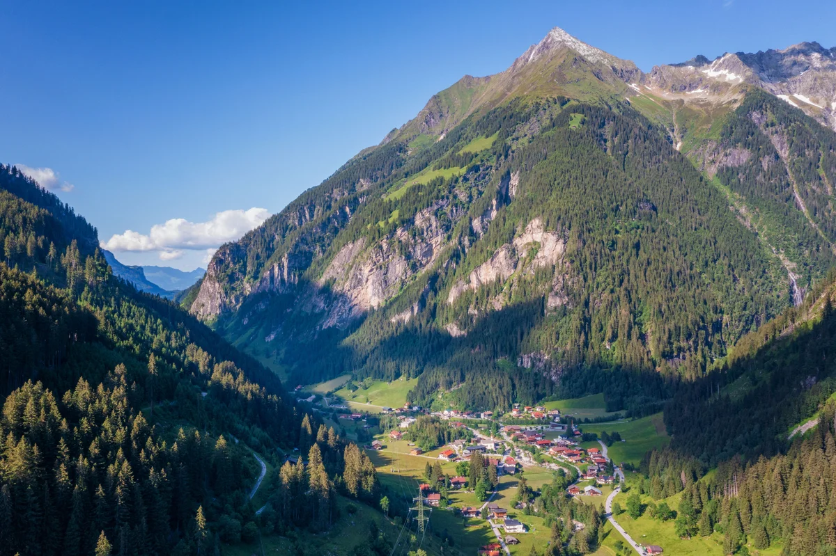 Ginzling im Zillertal mit Bergpanorama